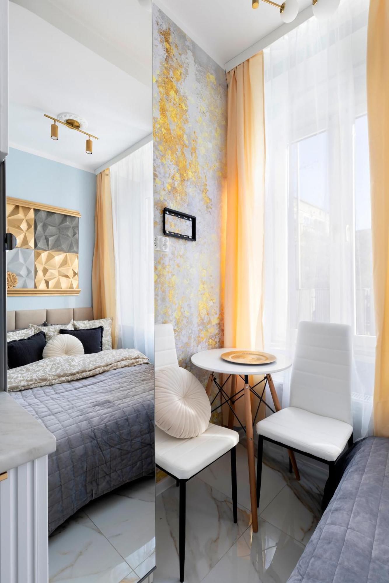 Golden Apartment